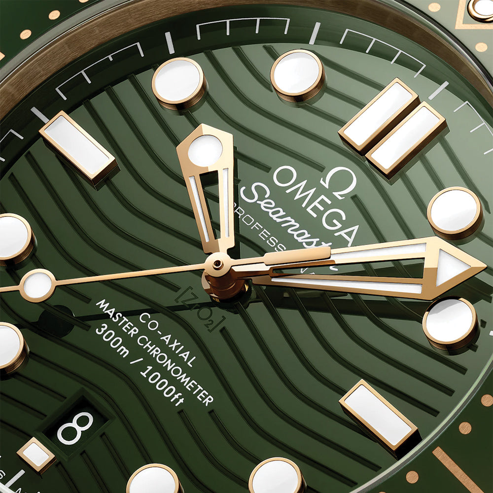 Seamaster Diver 300M Moonshine? Gold 42mm - Green on Rubber Strap